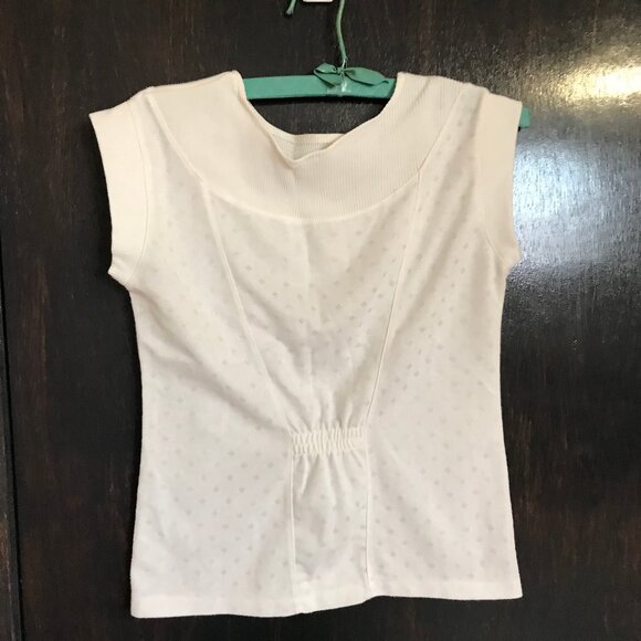Ladies White Sleeveless Top Size Medium $5.00 AS AN ADD ON - Picture 2 of 2